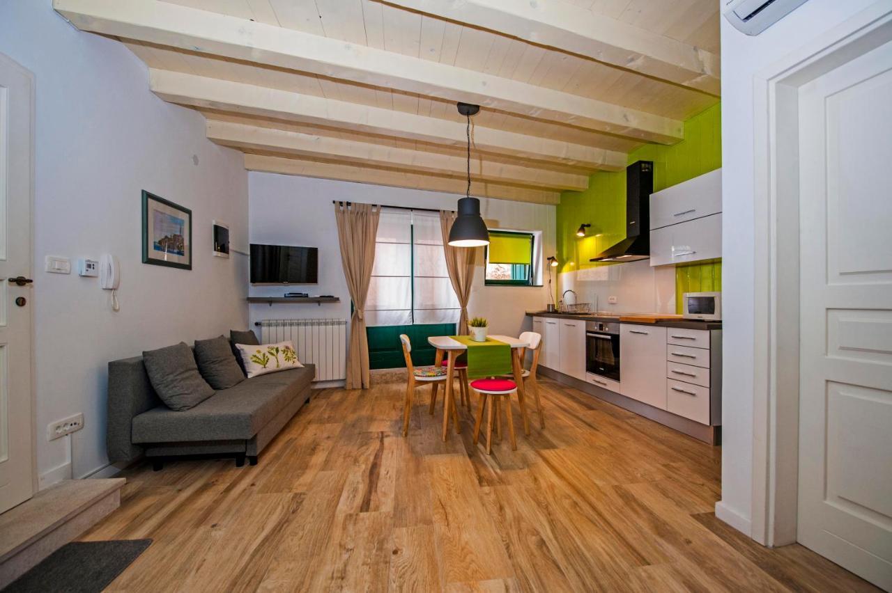Apartments Tizi Ровінь Екстер'єр фото