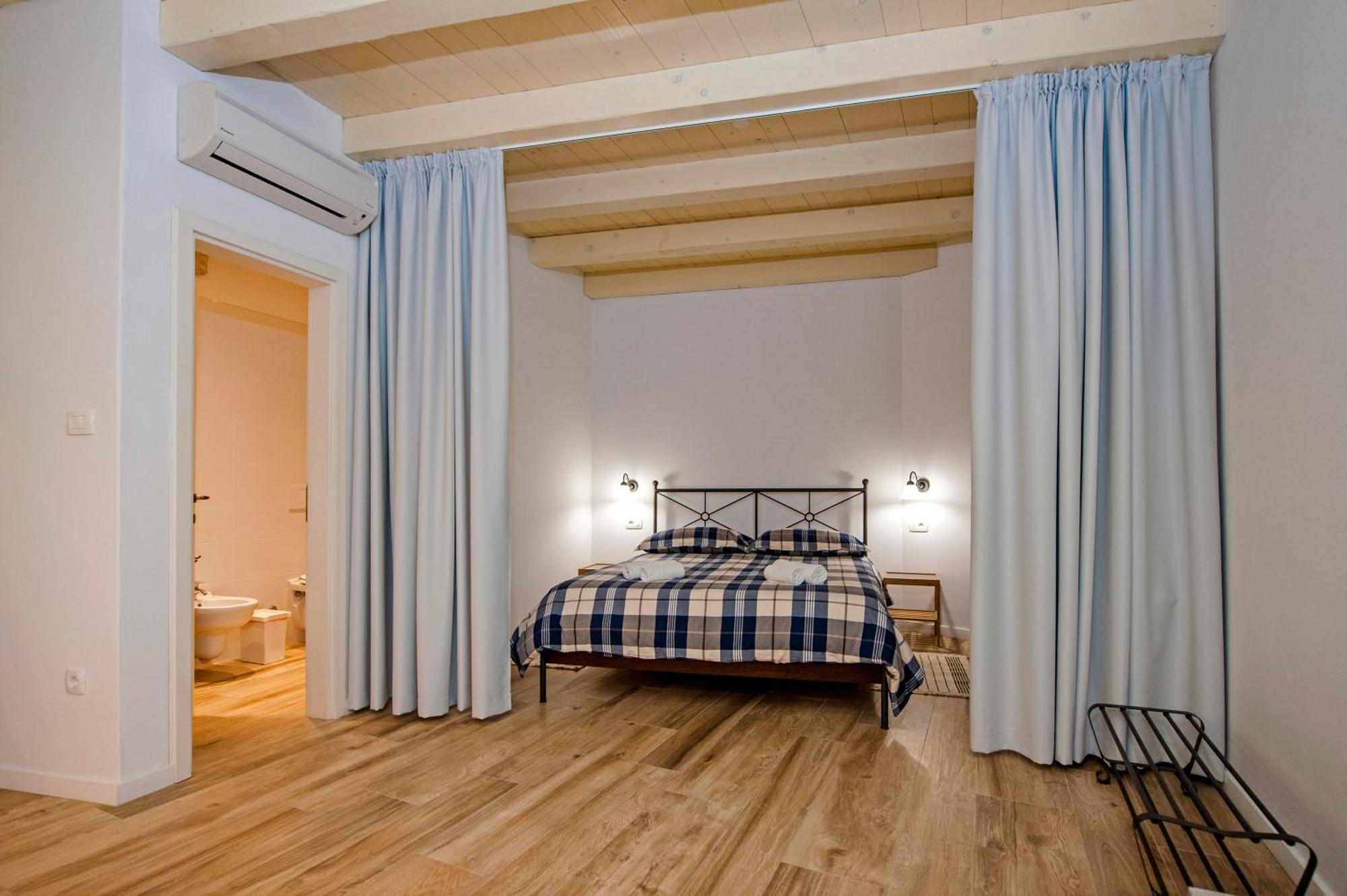 Apartments Tizi Ровінь Екстер'єр фото